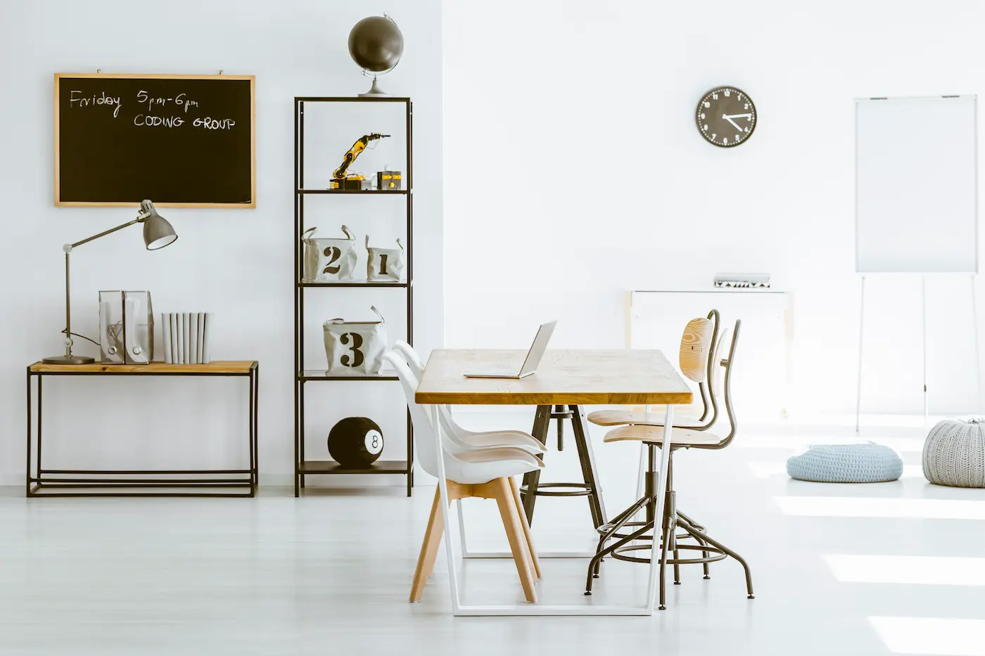 Büro im skandinavischen Stil